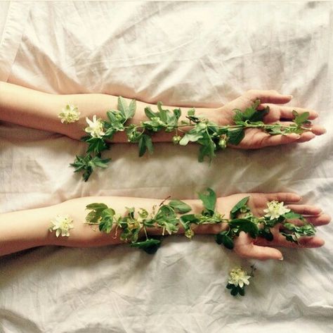 Hands and vines Flowers And Leaves, Two Hands, We Heart It, Tumblr, Flowers, Green, White