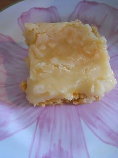 Butter Gooey Bars, Gooey Dessert Recipes, Ooey Gooey Butter Bars, Gooey Butter Bars, Pinterest Gifts, Chess Cake, Ooey Gooey Butter Cake, Dessert Squares, Gooey Cake