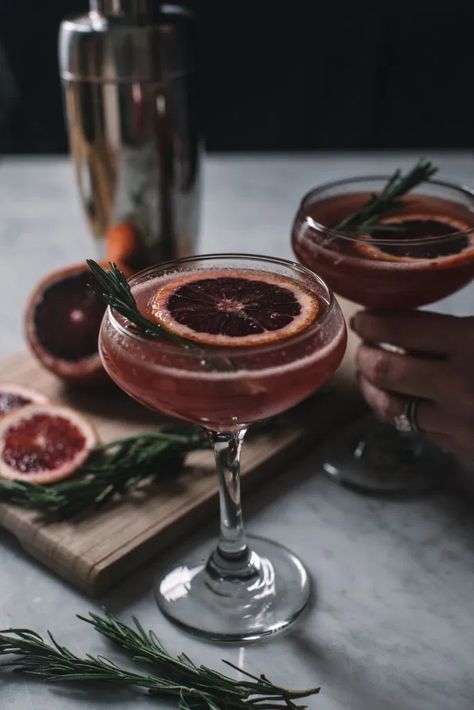 Rosemary Infused Blood Orange Martini Rosemary Martini, Fall Martini, Blood Orange Christmas Cocktail, Blood Orange Martini Recipe, Fall Cocktail, Blood Orange Vodka Cocktails, Christmas Martini Recipes, Halloween Martini, Bloodymary Cocktail Toppings