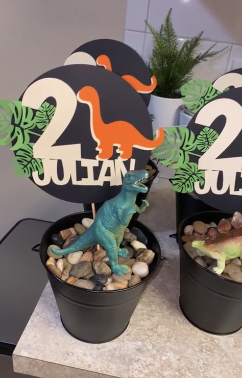 Dinosaur Birthday Party Centerpieces Diy, Centerpieces Dinosaur Party, Jurassic Park Centerpieces Diy, Simple Dinosaur Centerpieces, Dino Birthday Party Centerpieces, Dino Theme Centerpiece, Dino Themed Centerpieces, Diy Dinosaur Centerpieces Ideas, Three Rex Centerpieces