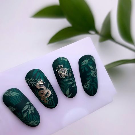 Stamped Nail Art, Swanky Stamping, Nail Stamping Ideas, Maquillage Yeux Cut Crease, Witchy Nails, Art Deco Nails, Gothic Nails, Anime Nails, Goth Nails