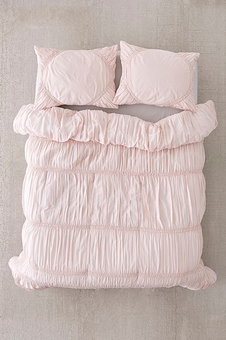 Ruffle Comforter, Pink Dorm Rooms, Pink Dorm, Pretty Room, Dream Room Inspiration, Room Makeover Inspiration, Room Inspiration Bedroom, Room Ideas Bedroom, 가을 패션