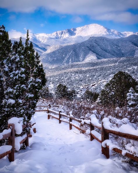 Pikes Peak from Garden of the... - Lars Leber Photography