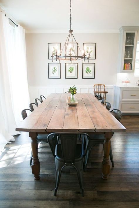 You don't have to have a large family to love these farmhouse style dining rooms, but if you do then you're in luck! Modern Farmhouse Dining Room Decor, Rustic Farmhouse Dining Room, Cabinets Handles, Smeg Kitchen, Modern Farmhouse Living Room Decor, Farmhouse Dining Rooms Decor, Modern Farmhouse Dining Room, Farmhouse Living Room Decor Ideas, Interior Design Minimalist