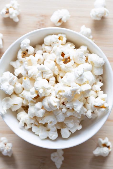 Popcorn seasoning and flavor ideas Butter– Place the popcorn into a ziplock bag and drizzle melted butter and salt over it. Give the bag a good shake, then transfer into a serving bowl. Caramel– Make a simple caramel and cover the popcorn with it. Bake it in the oven, stirring regularly, until golden and crispy. Nacho cheese– Add nacho seasoning from the packet (available in the spice aisle) or add cheddar seasoning with smoked paprika, garlic salt, and onion. Salt and vinegar– Whisk togethe Popcorn Healthy, Air Popper, Whole 30 Snacks, Healthy Popcorn, Homemade Popcorn, Thanksgiving Coloring, Popcorn Seasoning, Air Popped Popcorn, Healthy Plant Based Recipes