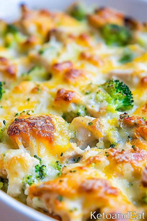 Keto Chicken Broccoli Casserole - Easy Low Carb Recipe Keto Chicken Bacon Casserole, Keto Chicken Bake Casserole, Healthy Broccoli Cheddar Casserole, Chicken Broccoli Alfredo Bake Low Carb, Low Calorie Chicken Broccoli Casserole, Low Carb Chicken Broccoli Bake, Baked Chicken And Broccoli Recipes Healthy, Gluten Free Chicken Broccoli Casserole, Low Carb Chicken Casseroles For Dinner