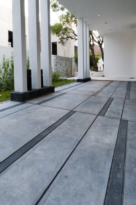 Hardscape Materials, Car Porch Design, Floor Pattern Design, Pavement Design, Floor Tiles Design, Paver Designs, Paving Design, Porch Tile, Brick Walkway