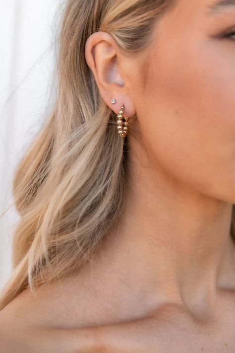 Second Persings Ideas, Gold Double Earrings, 2nd Ear Piercing, 2 Ear Piercings, Gold Hoop Earrings Style, Second Lobe Piercing, Double Lobe Piercing, Dream Piercings, Second Ear Piercing