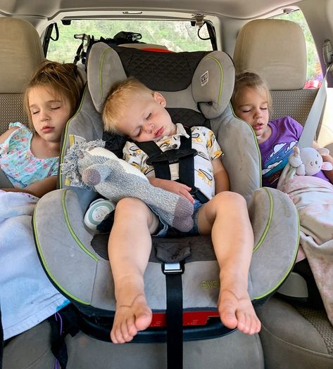 10 Hacks for Your Family Road Trip - Project Whim Family Roadtrip Photography, Roadtrip With Kids, Road Trip Family, Family Car Trip, Road Trip Bag, Family Road Trip, Clay Crafts For Kids, Activity Cube, Activities For Teens