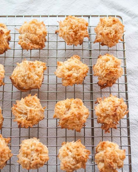 How To Make the Best Coconut Macaroons | Kitchn Coconut Macaroons Easy, Kue Macaroon, Macaroon Recipes, Passover Recipes, Coconut Cookies, Coconut Macaroons, Cooking Lessons, Challah, Egg Whites