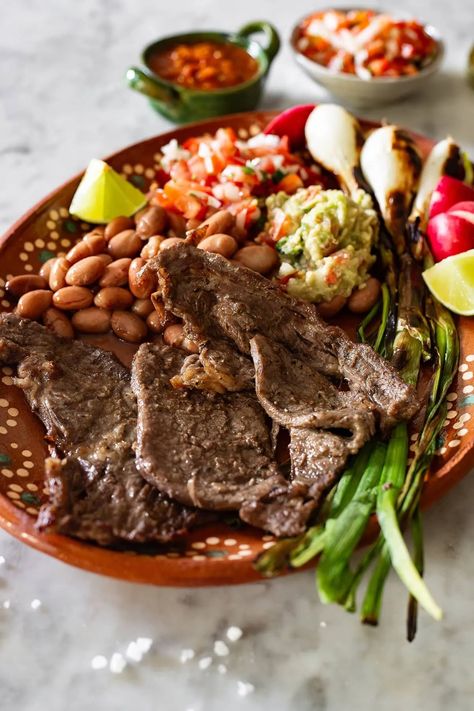 Carne Asada Seasoning Carne Asada Plate Ideas, Carne Asada Side Dishes Mexican, Carne Asada Party Set Up, Mexican Carne Asada Party, Carne Asada Plate, Carne Asada Aesthetic, Carne Asada Sides, Carne Asada Seasoning, Authentic Carne Asada