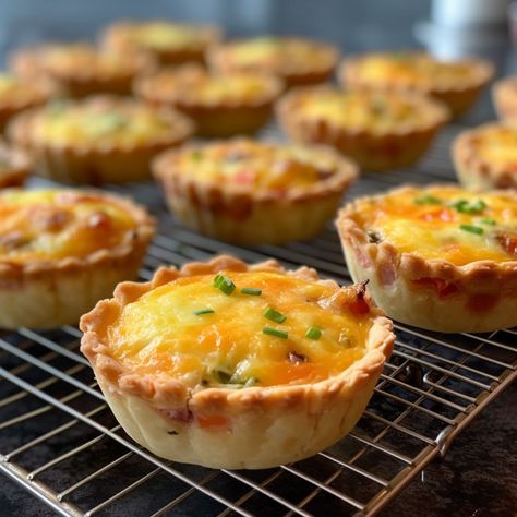 Small Quiche, Quiche Sausage, Eggs Casserole, Egg Casseroles, Casseroles Recipes, Quotes Food, Muffins Breakfast, Breakfast Quiche Recipes, Quiche Recipes Easy