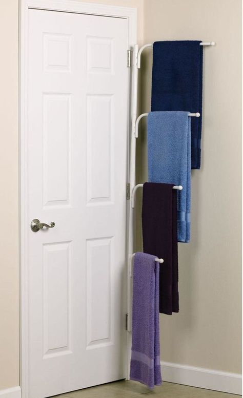 Pool Towel Storage, Clever Bathroom Storage, Toallero Ideas, Diy Towel Rack, Apartment Storage, Diy Bathroom Storage, Diy Towels, Over Toilet, Tiny Bathrooms