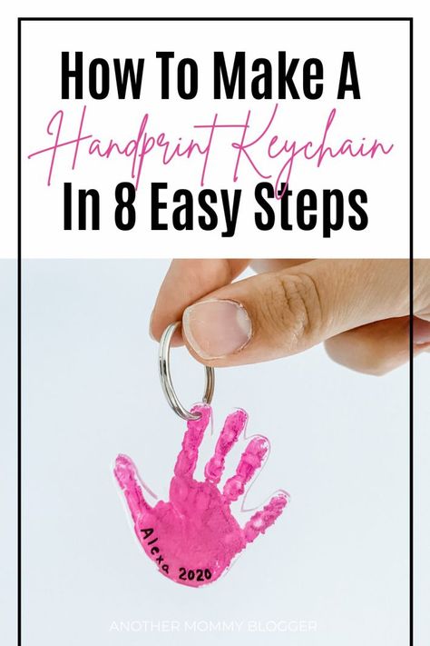 Cute and simple craft for little kids. Try making this kids handprint craft idea. Kids Handprint Keychain, Grammy Gifts From Kids, Kids Handprint Gifts, Handprint Keychain, Gift Ideas From Kids, Craft Gift Ideas, Valentine Gift For Dad, Toddler Valentine Crafts, Handprint Gifts