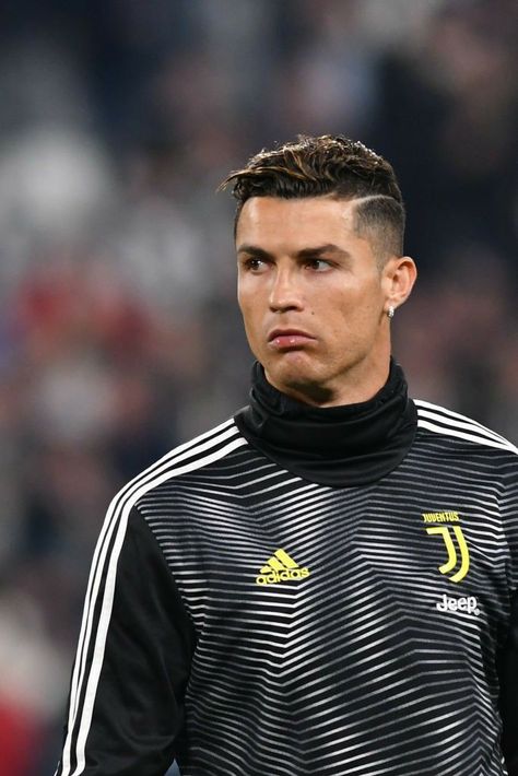 Christiano Ronaldo Haircut, Trendy Haircut For Men, Ronaldo New Hairstyle, Men With Straight Hair, Soccer Players Haircuts, Football Hairstyles, Cristiano Ronaldo Haircut, Ronaldo Hair, Cristiano Ronaldo Hairstyle