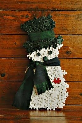 I would make and put in a picture frame      This little snowman made from repurposed puzzle pieces is so cute that he deserves a pin...even if to wait for next year! SO many puzzles available at thrift stores...waiting for a new life like this. Repurposed Puzzle Pieces, Snowman Puzzle, Jigsaw Puzzle Crafts, Puzzle Piece Art, Puzzle Piece Crafts, Puzzle Crafts, Winter Craft, Jigsaws, Navidad Diy