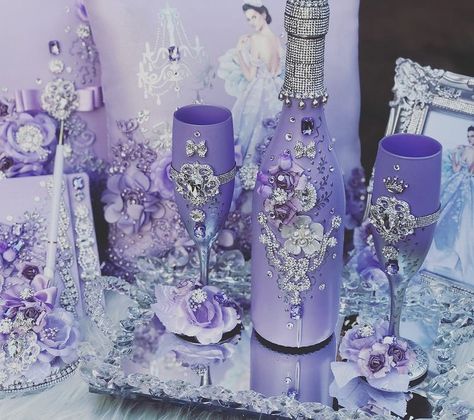 Brindis Quinceanera Purple, Lilac Quinceanera Ideas Decor, Purple Quinceanera Ideas Decoration, Lilac Enchanted Forest Quinceanera, Lavender Quinceanera Theme, Purple And Silver Quinceanera Ideas, Lavender And Silver Quinceanera, Lavender Quinceanera Decorations, Lilac Quinceanera Ideas