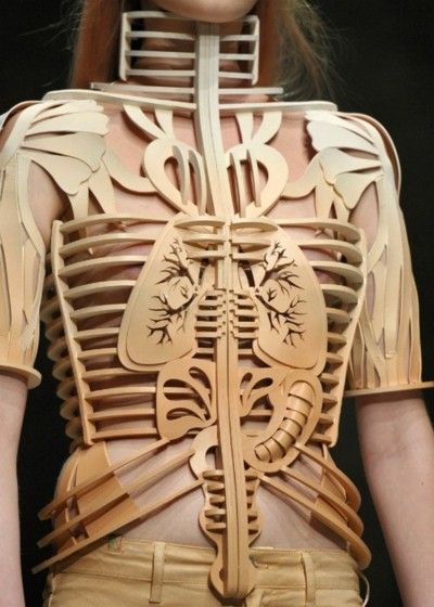 Source unknown, wooden internal organ corset. Manish Aurora, Sculptural Fashion, Manish Arora, Conceptual Fashion, Product Shoot, 3d Fashion, Future Style, Futuristic Fashion, 3d Laser