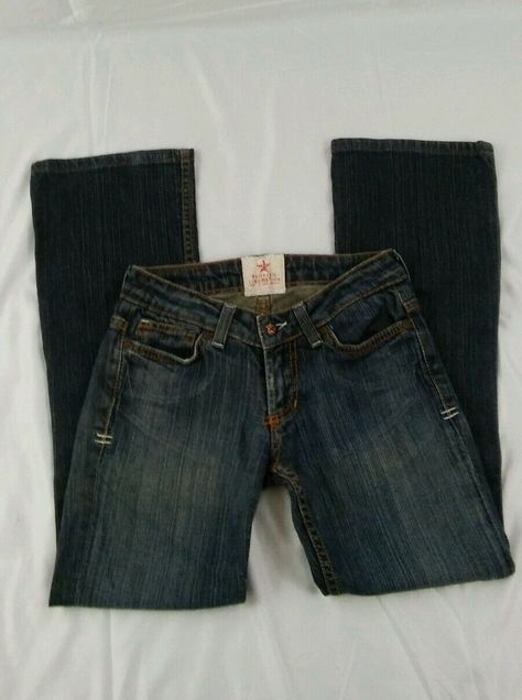 Y2k Clothing Inspiration, 90s Jeans Low Waist, Petit Flare Jeans, 3/4 Jeans, Birthday Wants List, Fits With Jeans, Aesthetic Bottoms, Thrift Finds Clothes, Downtown Clothes