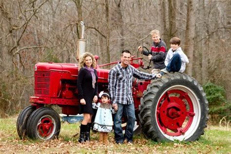 Tractor Christmas Mini Session, Family Farm Photos, Farm Family Pictures, Tractor Photos, Large Family Photos, Tractor Pictures, Family Christmas Pictures, Farm Photography, Family Picture Poses