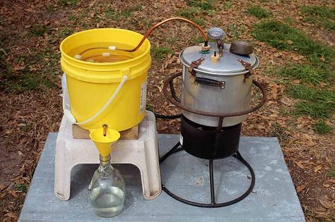 Homemade Still, Moonshine Still Plans, Alcohol Still, Home Distilling, Moonshine Whiskey, Distilling Equipment, Distilling Alcohol, How To Make Moonshine, Homemade Alcohol