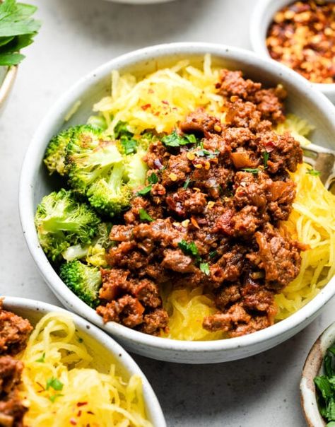 These Whole30 Sloppy Joe Bowls are a healthy twist on the childhood classic! Sweet & savory meat sauce over nutrient dense veggies make for the perfect easy weeknight meal. #whole30 #whole30recipes #paleo #glutenfree #sloppyjoes #healthysloppyjoes #sloppyjoebowls Spaghetti Squash Broccoli, Sloppy Joes Bowls, Healthy Sloppy Joes, Sloppy Joe, Paleo Whole 30, Roasted Broccoli, Sloppy Joes, Meat Sauce, Easy Weeknight