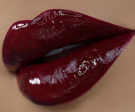 Naughty and Jolly gloss! Back today as singles! 9am pst at KylieCosmetics.com ❤ Maquillage Kylie Jenner, Maquillage On Fleek, Dark Red Lips, Dope Makeup, Beautiful Lips, Glossy Lips, Lipstick Makeup, Red Lipstick, Kylie Cosmetics