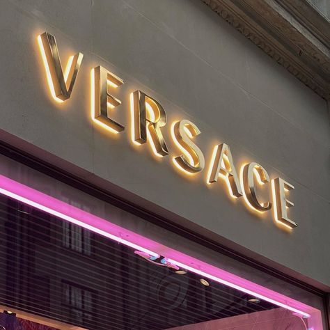 Versace Store Aesthetic, Versace Aesthetic Logo, Brand Logo Aesthetic, Vintage Versace Aesthetic, Versace Aesthetic, Brands Aesthetic, Versace Store, Business Signs Outdoor, Aesthetic Logo