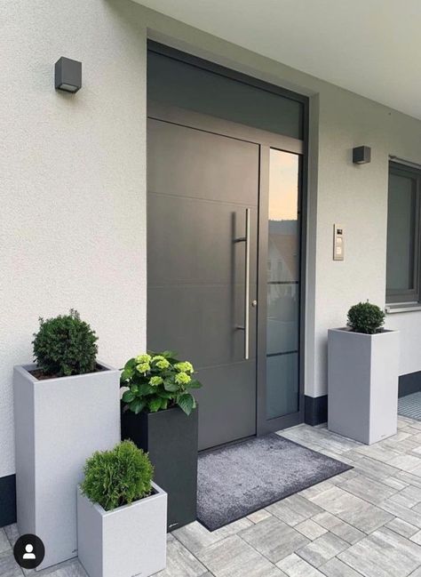 Modern Entrance Door, Home Door Design, Modern Entrance, Modern Front Door, Home Entrance Decor, House Doors, Front Entrance, Entrance Decor, Home Doors