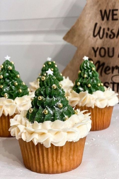 very pretty cupcskes Cupcakes Decoration Birthday, Winter Cupcakes, Christmas Cupcakes Recipes, Christmas Cupcakes Decoration, Xmas Desserts, Christmas Cake Designs, Holiday Cupcakes, Cupcakes Decorados, Xmas Cake