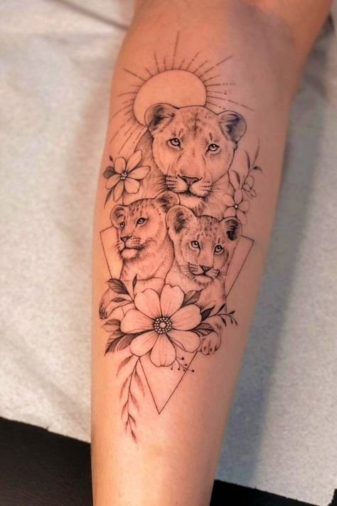 Lioness And Cub Tattoo, Mutterschaft Tattoos, Motherhood Tattoos, Mum Tattoo, Baby Tattoo Designs, Mom Tattoo Designs, Tattoos With Kids Names, Mommy Tattoos, Mother Tattoos