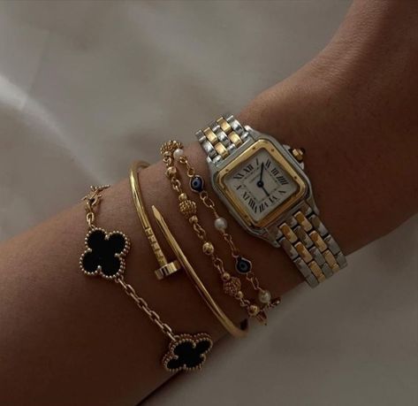 Bracelets With Watches Layering, Watch With Bracelets Women, Money Accessories, Jihoon Kim, Schmuck Gold, Unhealthy Obsession, Girls Stuff, Indie Jewelry, Photos Inspo