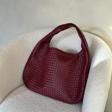 Yes it’s back in stock! - Order before it gets sold out again! Maroon Shoulder Bag, Maroon Coquette, Woven Bag Outfit, Bag For University, Maroon Bag, Braided Bag, Chique Outfit, Woven Leather Bag, My Style Bags