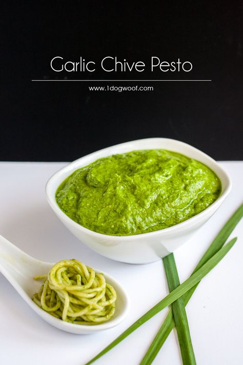 Chive Oil Recipe, Chives Pesto, Chive Pesto, Chive Oil, Chive Sauce, Pesto Hummus, Chives Recipe, Garlic Chives, Herb Recipes