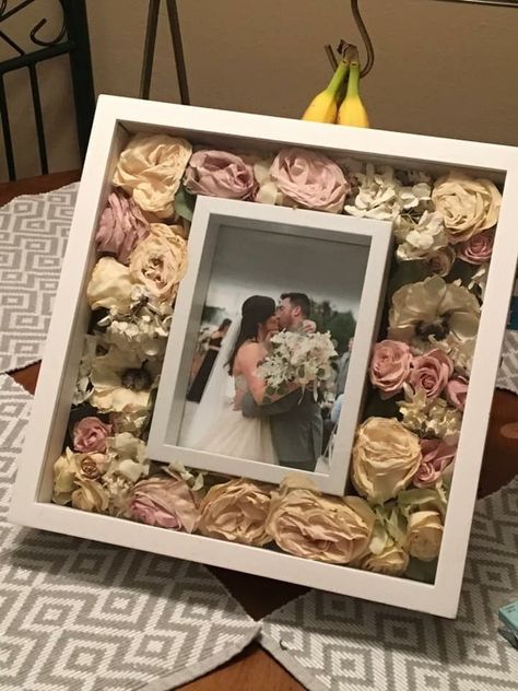 10 Wedding Photo Frame Ideas for your photos| Photojaanic Wedding Shadow Box, Wedding Bouquet Preservation, Framed Wedding Photos, Flower Shadow Box, Tiny Gifts, Bouquet Preservation, Future Wedding Plans, Cute Wedding Ideas, Deco Floral