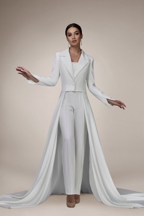 Pantsuit With Train, Bridal Jumpsuit The Bride, Wedding Gaun, Unusual Outfits, Daughters Wedding, Pant Suits For Women, Outfit References, Bridal Jumpsuit, Wedding Clothes