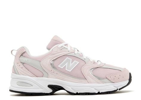 Aesthetic New Balance Shoes, World Balance Shoes, Pretty Sneakers, Shoes Aesthetic, Trendy Shoes Sneakers, Dr Shoes, Pretty Shoes Sneakers, Shoe Ideas, Flight Club