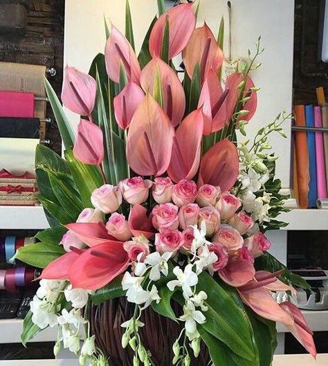 Flower Arrangements Tropical, Flowers Arrangements Ideas, Hotel Flower Arrangements, Table Floral Arrangements, Tropical Floral Arrangements, Hotel Flowers, Tropical Flower Arrangements, Anthurium Flower, Rose Flower Arrangements