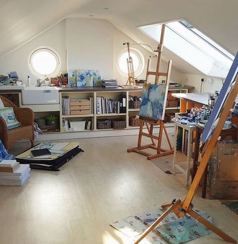 Attic Decor, Attic Wardrobe, Cozy Attic, Attic Lighting, Art Studio Space, Attic House, Art Studio Room, Small Attic, Attic Room