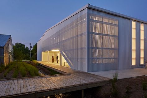 Innovation in Arkansas shouldn’t be overlooked - Archpaper.com Adaptive Reuse Architecture, Reuse Architecture, Architecture Skyscraper, Pre Engineered Metal Buildings, Architecture Tower, Project Architecture, Sculpture Studio, Architect Magazine, Timber Buildings