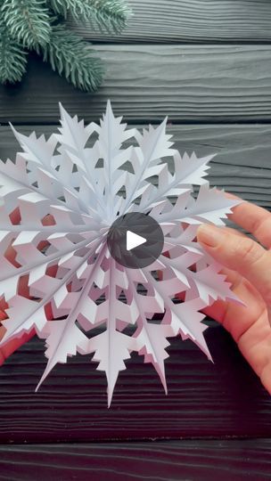 Diy Paper Crafts Decoration Christmas, Easy Construction Paper Christmas Crafts, 3d Paper Christmas Decorations, Paper Stars Diy Easy 3d Snowflakes, 3d Christmas Decorations Diy, Easy Decorations For Christmas, Folded Paper Snowflakes, Christmas Diy Crafts Paper, Easy Paper Christmas Tree