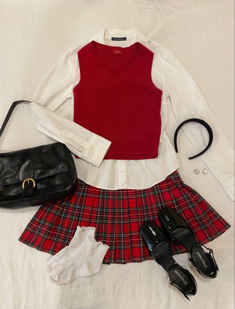 #preppy #cherhorowitz #clueless #ootd #preppyoutfit #fashion #christmas Clueless Aesthetic Outfits, Clueless Outfits Inspiration, Cher Inspired Outfits, Cher Horowitz Outfit, Cher Clueless Outfit, Outfit Inspo 90s, Cher Outfits, Clueless Fashion, Cher Horowitz