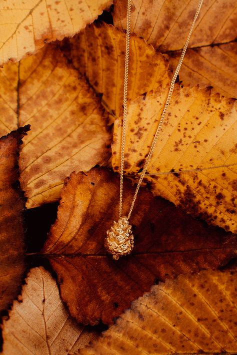 Autumn Jewellery Photography, Autumn Aesthetic Jewelry, Fall Jewelry Photography, Autumn Jewelry Photography, Jewelry Aesthetic Vintage, Ginger Gold, Autumn Photography Portrait, A Clothes Horse, Photographing Jewelry