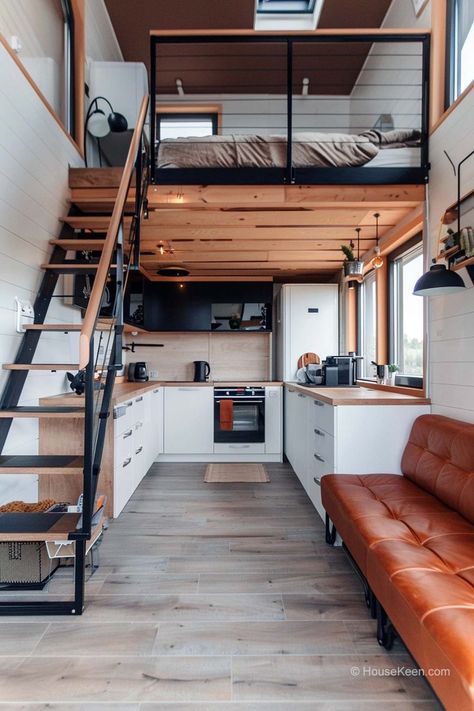 33 Tiny Houses With Great Loft Spaces (Pictures) Houses With Loft, Loft Type House Small Spaces, Tiny Apartment Bedroom, Small Loft House Design, Lofts Pequenos, Small Loft House, Loft Type House, Small Loft Apartments, Loft Homes