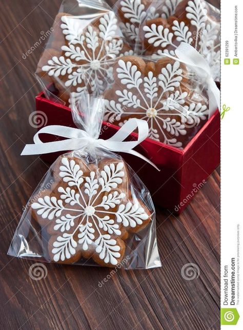 Christmas Biscuits Decorated, Jul Kaka, Gingerbread House Ideas, Christmas Cookies Packaging, Christmas Sugar Cookies Decorated, Cute Christmas Cookies, Christmas Cookies Gift, The Best Dessert, Christmas Biscuits