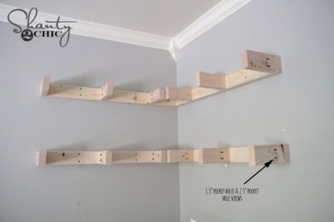 How to build corner floating shelves Corner Shelves Diy, Diy Corner Shelf, Corner Floating Shelves, Shelf With Brackets, Floating Corner Shelf, Floating Shelves Entertainment Center, Corner Shelf Ideas, Floating Shelves Living Room, Shelves Floating