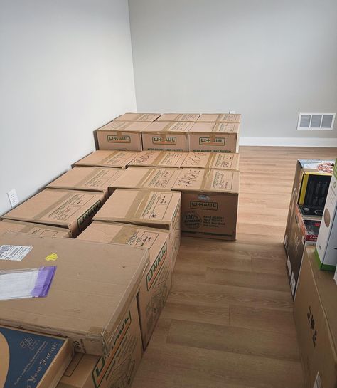 SURPRISE! @samstilwellgolf and I moved to Dallas 🤠 Swipe through the pictures to watch a room full of boxes get emptied in no time thanks to @bellhopmoving! 📦 This is the THIRD TIME we have used @bellhopmoving in the past 1.5 years for both local and long-distances moves. As someone that has moved a lot recently, I know how stressful moving can be. The least stressful part has been setting up the move and the actual moving day thanks to Bellhop! They get everything scheduled online or ov... Moving Out Boxes, Moving Day Pictures, Uhaul Moving Aesthetic, Moving Boxes Aesthetic, Moving Day Aesthetic, Moving Out Aesthetic, Moving In, Moving Aesthetic, Moving States