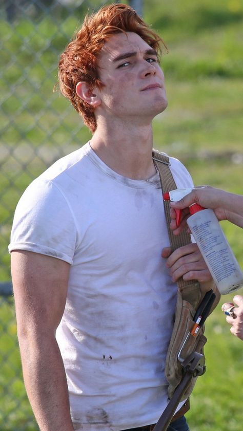 Redhead Actors, Archie Andrews Riverdale, Red Hair Celebrities, Crush Movie, Riverdale Aesthetic, Kj Apa, Foto Top, Archie Andrews, Cute White Guys