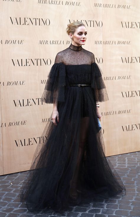 A dreamy Valentino gown for the Valentino Haute Couture show in July 2015. Unique Gowns, Olivia Palermo Outfit, Estilo Olivia Palermo, Valentino Gowns, Valentino Haute Couture, Olivia Palermo Style, Valentino Couture, Valentino Dress, Fashion Week 2015