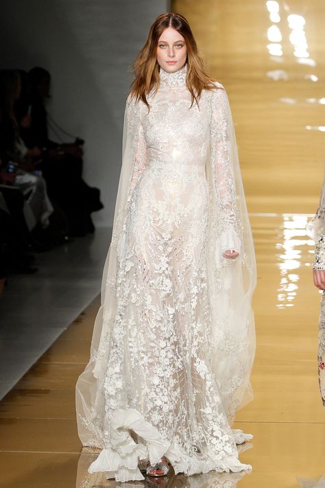 Nicole Kidman has a love of white dresses, and she always manages to look sexy in modest silhouettes. While this might scream wedding at first glance, we think Kidman's capable of changing that. Wedding Dress Runway, Haute Couture Wedding Dress, Make A Dress, Best Gowns, Reem Acra, Custom Gown, Wedding Dress Couture, Fashion Runway, Couture Wedding